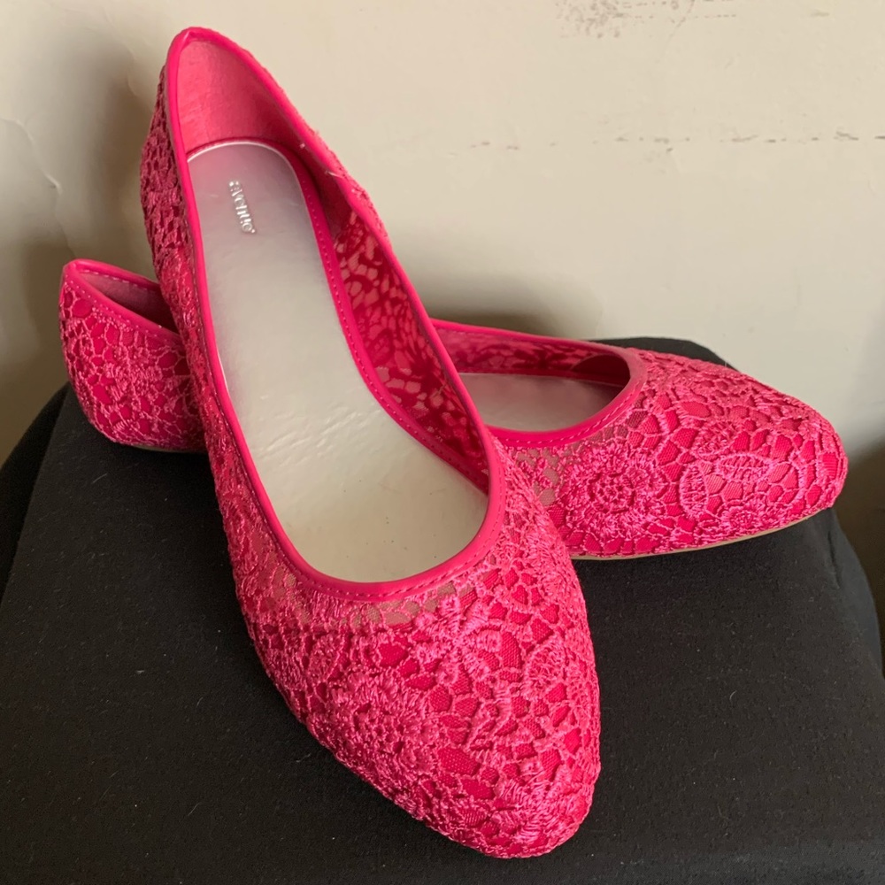 12 W Pink / Rose Lace Flats by Avenue